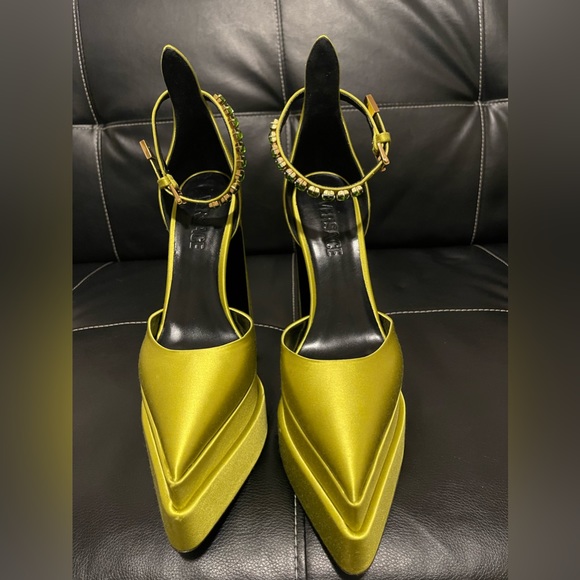 Versace Pointed Toes Aevitas - Picture 8 of 8